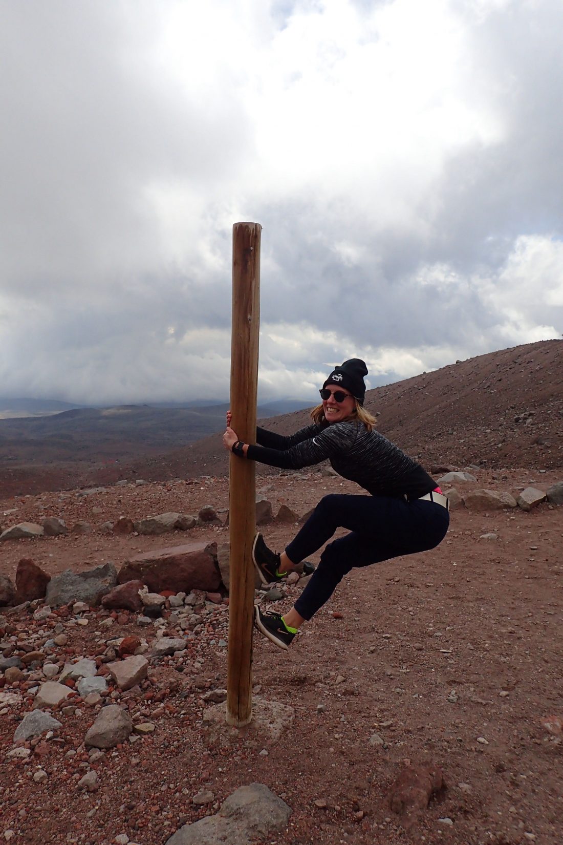 Tja ik en palen.. zelfs op 5100 meter hoogte klim ik er graag in! - Chimborazo - Wanderlotje 