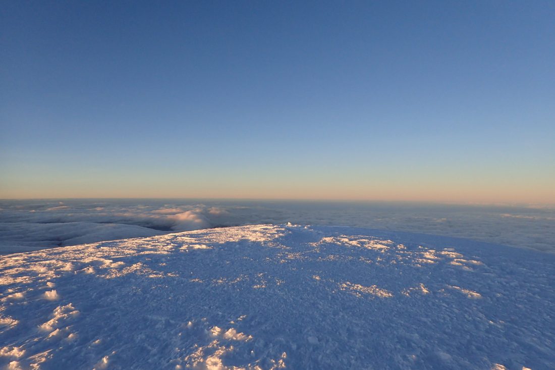 Nog eentje dan van de Whymper top - Sneeuw, wolken en zonlicht en een uitzicht waar je u tegen zegt - Chimborazo - wanderlotje