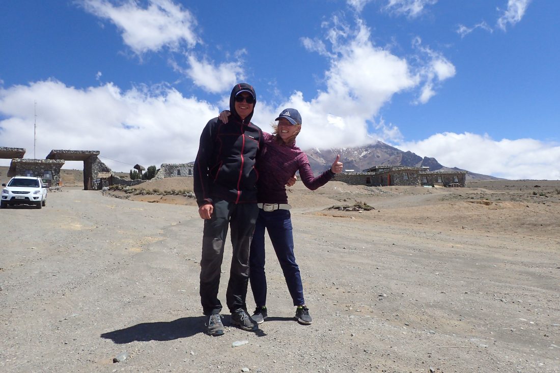 Mede mogelijk gemaakt door de meneer op links, Christian die nog wel een keer met deze dwerg naar boven wilde! - Chimborazo - Wanderlotje